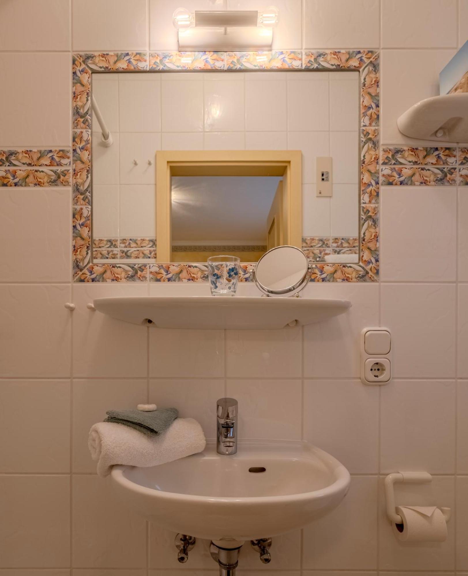 Hotel Wiesbaden Wenningstedt-Braderup Buitenkant foto